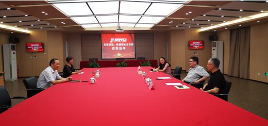 拱墅區委常委、統戰部長王書評蒞臨集團指導