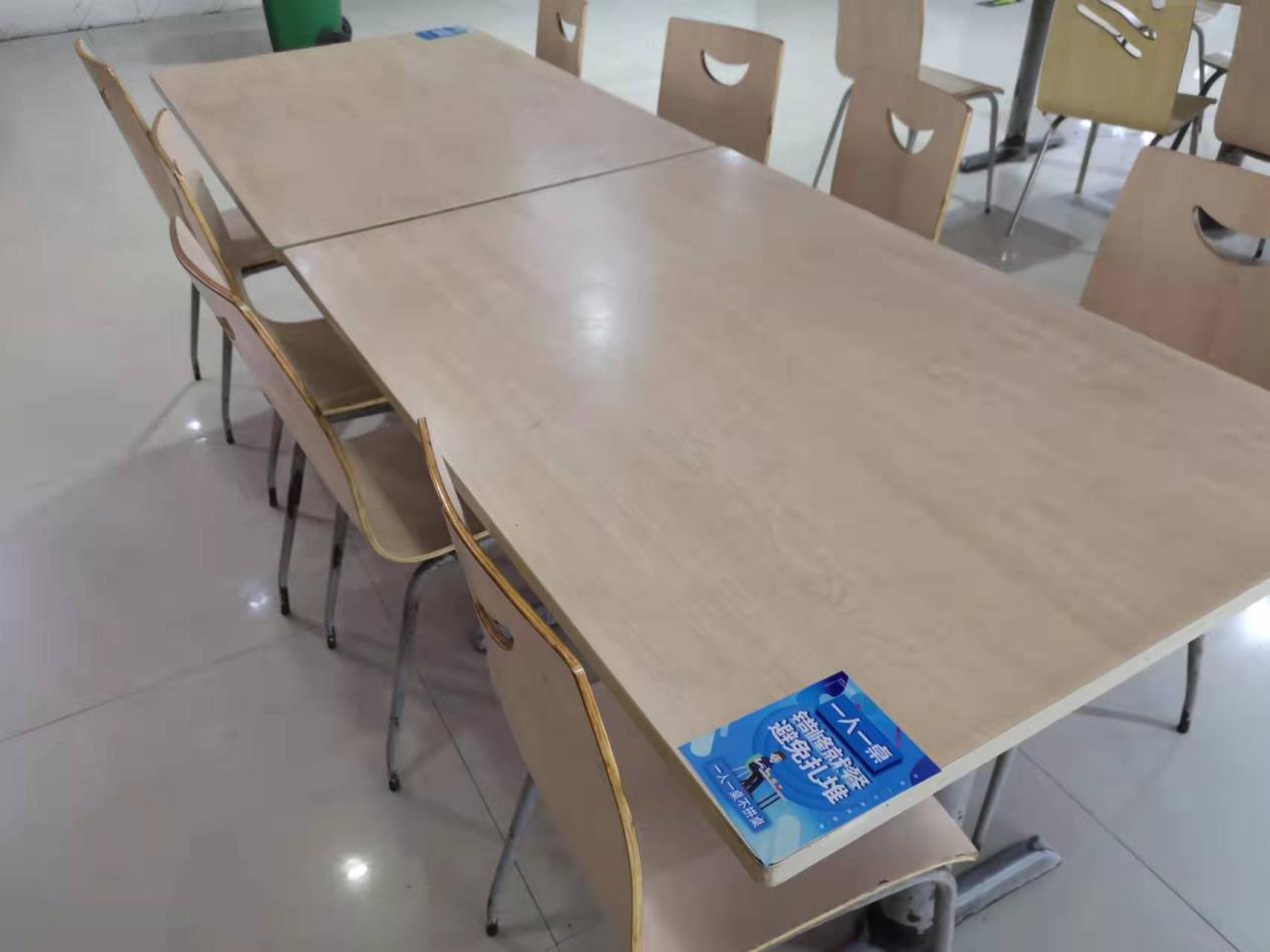 錢江商城采用隔桌用餐，顧客吃得放心安心舒心